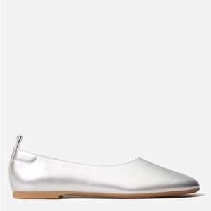 Everlane Day Glove silver flats size 6.5